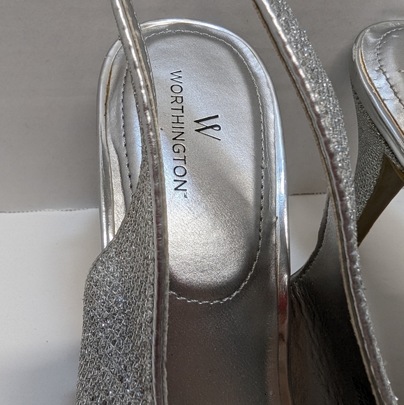 Worthington Dayne Silver Pumps - Picture 5 of 7